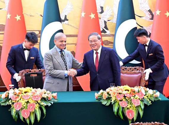 May 25, 2026, Pakistan: Prime Minister of Pakistan Muhammad Shehbaz Sharif and Prime Minister of the People s Republic of China Li Qiang Witness Signing of MoUs Protocols in Beijing Pakistan  - ZUMAas3_ 20260525_zaf_as3_024 Copyright: xPPIx