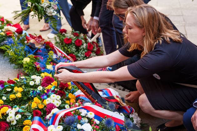 May 25, 2026, Brno, South Moravia, Czech Republic: A young woman si laying flowers at the Memorial Plaque to the Anti-Fascist Fighters during a commemorative ceremony honoring the victims of Nazism in Brno, Czech Republic, on May 25, 2026. The 76th Congress of Sudeten Germans took place in Brno, Czech Republic, from May 22 to 25, 2026, marking the first time the event was held in the country.during a commemorative ceremony honoring the victims of Nazism in Brno, Czech Republic, on May 25, 2026. The 76th Congress of Sudeten Germans took place in Brno, Czech Republic, from May 22 to 25, 2026, marking the first time the event was held in the country. Brno Czech Republic - ZUMAc315 20260525_zsp_c315_022 Copyright: xMichaelxCabalx