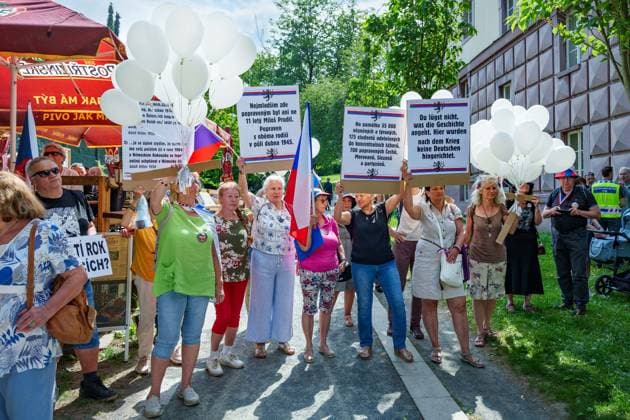 May 25, 2026, Brno, South Moravia, Czech Republic: Opponents of reconciliation with Sudeten Germans holding their signs during a commemorative ceremony honoring the victims of Nazism in Brno, Czech Republic, on May 25, 2026. The 76th Congress of Sudeten Germans took place in Brno, Czech Republic, from May 22 to 25, 2026, marking the first time the event was held in the country. Brno Czech Republic - ZUMAc315 20260525_zsp_c315_034 Copyright: xMichaelxCabalx