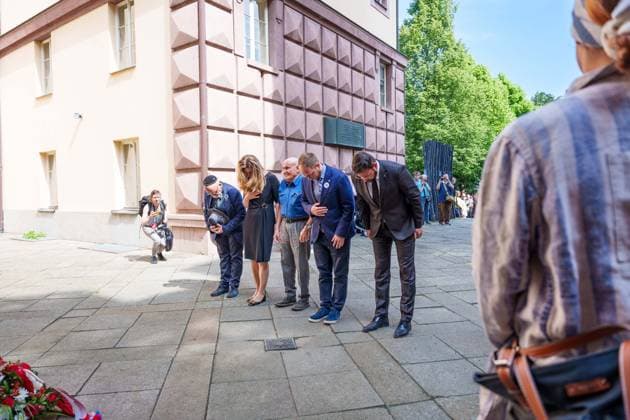 May 25, 2026, Brno, South Moravia, Czech Republic: Mayor of Brno MARKETA VANKOVA and others are paying tribute to the victims of nazism at the Memorial Plaque to the Anti-Fascist Fighters during a commemorative ceremony honoring the victims of Nazism in Brno, Czech Republic, on May 25, 2026. The 76th Congress of Sudeten Germans took place in Brno, Czech Republic, from May 22 to 25, 2026, marking the first time the event was held in the country. Brno Czech Republic - ZUMAc315 20260525_zsp_c315_033 Copyright: xMichaelxCabalx