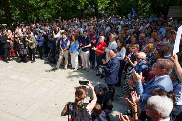 May 25, 2026, Brno, South Moravia, Czech Republic: Supporters of reconciliation with Sudeten Germans during a commemorative ceremony honoring the victims of Nazism in Brno, Czech Republic, on May 25, 2026. The 76th Congress of Sudeten Germans took place in Brno, Czech Republic, from May 22 to 25, 2026, marking the first time the event was held in the country. Brno Czech Republic - ZUMAc315 20260525_zsp_c315_036 Copyright: xMichaelxCabalx