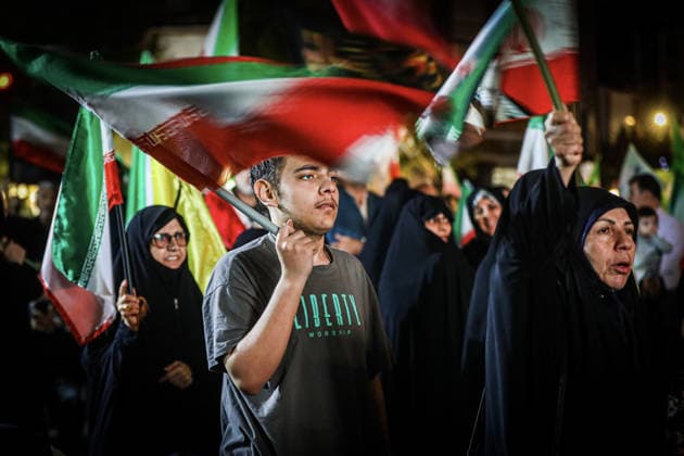 May 25, 2026, Iran, Iran: Pro-government supporters wave national flags during a state-organized rally, amid a ceasefire with Iran, the US, and Israel. President Donald Trump issued a fresh warning to Iran on May 17, saying it had to move quickly towards a peace deal or there won t be anything left of them. Washington, locked in conflict with Tehran since US and Israeli forces launched major strikes on the Islamic Republic beginning February 28, has struggled to break an impasse and make any progress toward ending a war that has shaken the Middle East and sent energy prices climbing. Iran s foreign ministry said on May 25, that Tehran was collecting fees for navigational services on ships transiting the strategic Strait of Hormuz, r - ZUMAi98_ 20260525_zih_i98_015 Copyright: xIranianxSupremexLeader SxOfficex