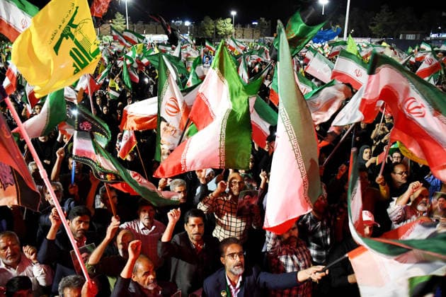 May 25, 2026, Iran, Iran: Pro-government supporters wave national flags during a state-organized rally, amid a ceasefire with Iran, the US, and Israel. President Donald Trump issued a fresh warning to Iran on May 17, saying it had to move quickly towards a peace deal or there won t be anything left of them. Washington, locked in conflict with Tehran since US and Israeli forces launched major strikes on the Islamic Republic beginning February 28, has struggled to break an impasse and make any progress toward ending a war that has shaken the Middle East and sent energy prices climbing. Iran s foreign ministry said on May 25, that Tehran was collecting fees for navigational services on ships transiting the strategic Strait of Hormuz, r - ZUMAi98_ 20260525_zih_i98_024 Copyright: xIranianxSupremexLeader SxOfficex