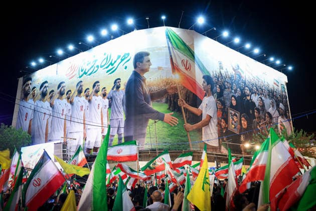 May 25, 2026, Iran, Iran: Pro-government supporters wave national flags during a state-organized rally, amid a ceasefire with Iran, the US, and Israel. President Donald Trump issued a fresh warning to Iran on May 17, saying it had to move quickly towards a peace deal or there won t be anything left of them. Washington, locked in conflict with Tehran since US and Israeli forces launched major strikes on the Islamic Republic beginning February 28, has struggled to break an impasse and make any progress toward ending a war that has shaken the Middle East and sent energy prices climbing. Iran s foreign ministry said on May 25, that Tehran was collecting fees for navigational services on ships transiting the strategic Strait of Hormuz, r - ZUMAi98_ 20260525_zih_i98_029 Copyright: xIranianxSupremexLeader SxOfficex