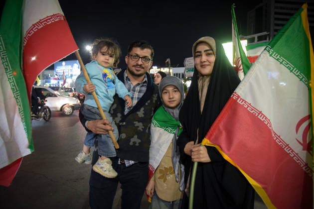 May 25, 2026, Iran, Iran: Pro-government supporters wave national flags during a state-organized rally, amid a ceasefire with Iran, the US, and Israel. President Donald Trump issued a fresh warning to Iran on May 17, saying it had to move quickly towards a peace deal or there won t be anything left of them. Washington, locked in conflict with Tehran since US and Israeli forces launched major strikes on the Islamic Republic beginning February 28, has struggled to break an impasse and make any progress toward ending a war that has shaken the Middle East and sent energy prices climbing. Iran s foreign ministry said on May 25, that Tehran was collecting fees for navigational services on ships transiting the strategic Strait of Hormuz, r - ZUMAi98_ 20260525_zih_i98_031 Copyright: xIranianxSupremexLeader SxOfficex