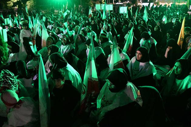 May 25, 2026, Iran, Iran: Pro-government supporters wave national flags during a state-organized rally, amid a ceasefire with Iran, the US, and Israel. President Donald Trump issued a fresh warning to Iran on May 17, saying it had to move quickly towards a peace deal or there won t be anything left of them. Washington, locked in conflict with Tehran since US and Israeli forces launched major strikes on the Islamic Republic beginning February 28, has struggled to break an impasse and make any progress toward ending a war that has shaken the Middle East and sent energy prices climbing. Iran s foreign ministry said on May 25, that Tehran was collecting fees for navigational services on ships transiting the strategic Strait of Hormuz, r - ZUMAi98_ 20260525_zih_i98_040 Copyright: xIranianxSupremexLeader SxOfficex
