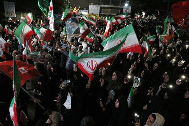 May 25, 2026, Iran, Iran: Pro-government supporters wave national flags during a state-organized rally, amid a ceasefire with Iran, the US, and Israel. President Donald Trump issued a fresh warning to Iran on May 17, saying it had to move quickly towards a peace deal or there won t be anything left of them. Washington, locked in conflict with Tehran since US and Israeli forces launched major strikes on the Islamic Republic beginning February 28, has struggled to break an impasse and make any progress toward ending a war that has shaken the Middle East and sent energy prices climbing. Iran s foreign ministry said on May 25, that Tehran was collecting fees for navigational services on ships transiting the strategic Strait of Hormuz, r - ZUMAi98_ 20260525_zih_i98_049 Copyright: xIranianxSupremexLeader SxOfficex