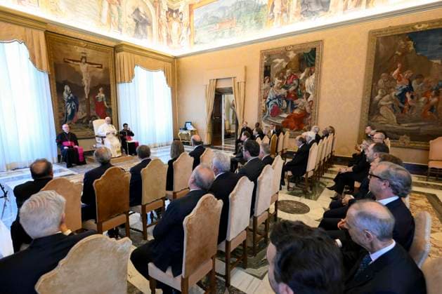 ITALY - POPE LEO XIV RECEIVES A DELEGATION FROM THE CIRCULO ECUESTRE OF BARCELLONA IN A PRIVATE AUDIENCE AT THE VATICAN - 2026 5 25 Italy, Rome, Vatican, 2026 5 25. Pope Leo XIV receives a delegation from the Circulo Ecuestre of Barcelona in a private audience at the Vatican EDITORIAL USE ONLY - NO BOOKS Copyright: xVATICANxMEDIAx