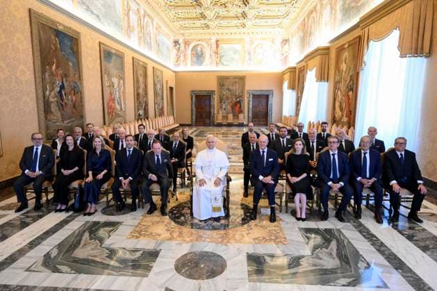 ITALY - POPE LEO XIV RECEIVES A DELEGATION FROM THE CIRCULO ECUESTRE OF BARCELLONA IN A PRIVATE AUDIENCE AT THE VATICAN - 2026 5 25 Italy, Rome, Vatican, 2026 5 25. Pope Leo XIV receives a delegation from the Circulo Ecuestre of Barcelona in a private audience at the Vatican EDITORIAL USE ONLY - NO BOOKS Copyright: xVATICANxMEDIAx