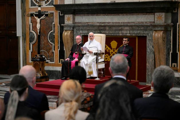 News Bilder des Tages ITALY - POPE LEO XIV RECEIVES MEMBERS OF THE EUROPEAN PARLAMENT S DEMOGRAPHY INTERGROUP IN A PRIVATE AUDIENCE AT THE VATICAN - 2026 5 25 Italy, Rome, Vatican, 2026 5 25. Pope Leo XIV receives Members of the European Parliament s Demography Intergroup in a private audience at the Vatican EDITORIAL USE ONLY - NO BOOKS Copyright: xVATICANxMEDIAx