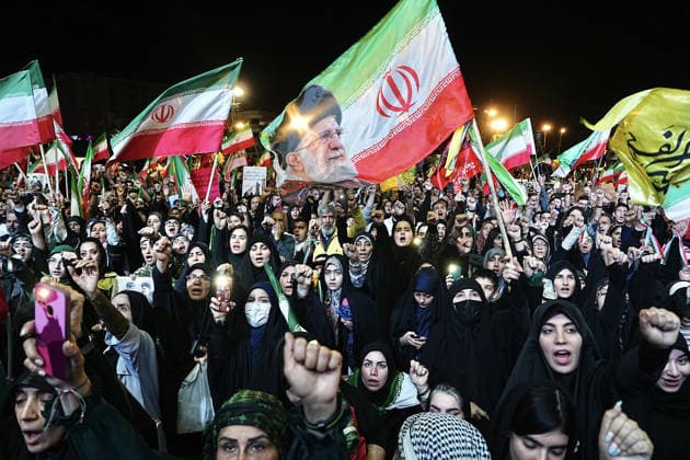 May 25, 2026, Tehran, Iran: Pro-government supporters wave national flags during a state-organized rally, amid a ceasefire with Iran, the US, and Israel. President Donald Trump issued a fresh warning to Iran on May 17, saying it had to move quickly towards a peace deal or there won t be anything left of them. Washington, locked in conflict with Tehran since US and Israeli forces launched major strikes on the Islamic Republic beginning February 28, has struggled to break an impasse and make any progress toward ending a war that has shaken the Middle East and sent energy prices climbing. Iran Iran - ZUMAi98_ 20260525_zih_i98_050 Copyright: xIranianxSupremexLeader sxOfficex