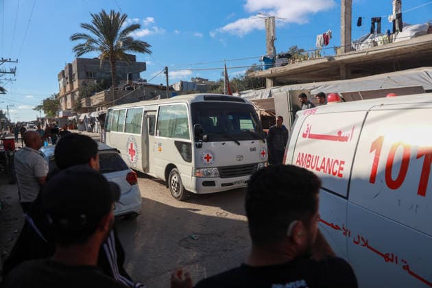 A group of Palestinians released by Israel arrived in Gaza DEIR AL-BALAH, GAZA, PALESTINE - MAY 25: Five Palestinians arrive al-Aqsa Martyrs Hospital for medical examinations after being released by Israeli military in Deir al-Balah, Gaza, Palestine on May 25, 2026. Abdalhkem Abu Riash Anadolu Deir al-Balah Gaza. Editorial use only. Please get in touch for any other usage.  Copyright: x2026xAnadoluxAbdalhkemxAbuxRiashx