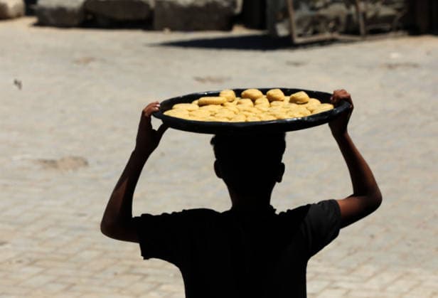 Palestinian women bake Eid cakes inside shelter in Gaza City Palestinian women prepare and bake traditional Eid cakes on makeshift ovens inside a shelter near the Yellow Line area east of Gaza City on May 25, 2026, ahead of Eid al-Adha. Displaced residents are attempting to preserve holiday traditions despite the harsh humanitarian conditions facing Palestinians in the Gaza Strip. Photo by Bilal Osama apaimages Gaza city Gaza Strip Palestinian Territory 250526_Gaza_BO_00(43) Copyright: xapaimagesxBilalxOsamax xapaimagesx