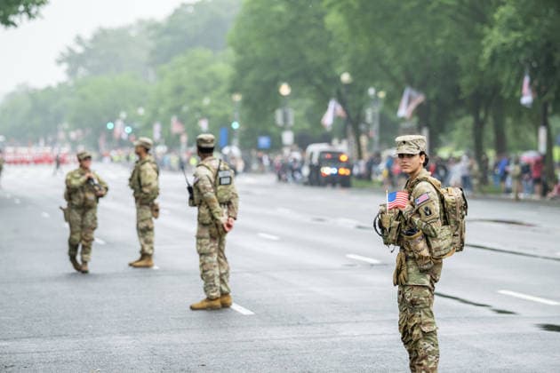 May 25, 2026, Washington, District Of Columbia, Unites States: Members of the District of Columbia National Guard stand along the parade route during the National Memorial Day Parade in Washington, D.C. Washington Unites States - ZUMAk206 20260525_znp_k206_015 Copyright: xMattxKaminskyx