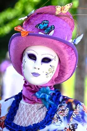 The Costumed Figures of Venice 2026 in the Annevoie Gardens ANNEVOIE, BELGIUM - MAY 25 : The Costumed Figures of Venice 2026. Grand parade of costumed figures : the largest Venetian carnival outside Venice, featuring over 110 costumes in the Annevoie Gardens on May 25, 2026 in Annevoie, Belgium, 25 05 2026 Annevoie Belgium  Copyright: xDidierxLebrunx