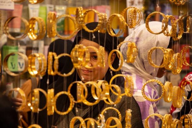 May 25, 2026, Srinagar, Jammu And Kashmir, India: A Muslim woman looks for bangles at a market ahead of Eid al-Adha, also known as the Festival of Sacrifice, in Srinagar. Eid al-Adha is the second major Islamic festival of the year. Eid ul-Adha ( Festival of Sacrifice ) is one of the most important festivals in the Muslim calendar. The festival commemorates Prophet Ibrahim s willingness to sacrifice his son in obedience to God s command. Srinagar India  - ZUMAa205 20260525_zip_a205_006 Copyright: xAdilxAbassx