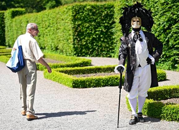The Costumed Figures of Venice 2026 in the Annevoie Gardens ANNEVOIE, BELGIUM - MAY 25 : The Costumed Figures of Venice 2026. Grand parade of costumed figures : the largest Venetian carnival outside Venice, featuring over 110 costumes in the Annevoie Gardens on May 25, 2026 in Annevoie, Belgium, 25 05 2026 Annevoie Belgium  Copyright: xDidierxLebrunx