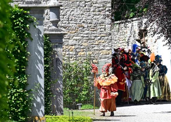 The Costumed Figures of Venice 2026 in the Annevoie Gardens ANNEVOIE, BELGIUM - MAY 25 : The Costumed Figures of Venice 2026. Grand parade of costumed figures : the largest Venetian carnival outside Venice, featuring over 110 costumes in the Annevoie Gardens on May 25, 2026 in Annevoie, Belgium, 25 05 2026 Annevoie Belgium  Copyright: xDidierxLebrunx