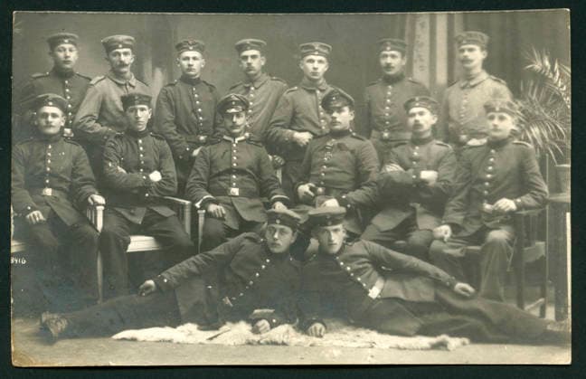 Europa, Deutschland, Posen, Polen , Poznan , 1. Weltkrieg , Gruppe deutscher Soldaten , Postkarte, abgestempelt 28. 10. 1915 in Posen , Fotograf : Albert Schick , Posen 0. 5 , Am Bismarckplatz, Rechte werden nicht vertreten Europe, Germany, Posen, Poland, Poznan, WW I , group of German soldiers, postcard, stamp from 28. 10. 1915 in Posen , photographer : Albert Schick , Posen 0.5 , Am Bismarckplatz , there are no rights . Gruppenfoto von deutschen Soldaten Group photo from German soldiers  xHistorischesxAugexxRalfxFeltzx Copyright: xHistorischesxAugexRalfxFeltzx Gruppenfoto von deutschen Soldaten Group photo from German sol