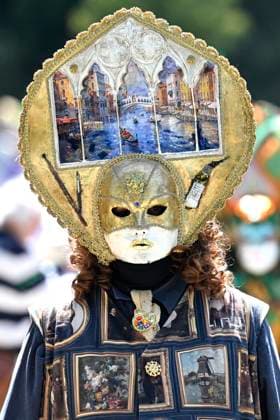 The Costumed Figures of Venice 2026 in the Annevoie Gardens ANNEVOIE, BELGIUM - MAY 25 : The Costumed Figures of Venice 2026. Grand parade of costumed figures : the largest Venetian carnival outside Venice, featuring over 110 costumes in the Annevoie Gardens on May 25, 2026 in Annevoie, Belgium, 25 05 2026 Annevoie Belgium  Copyright: xDidierxLebrunx