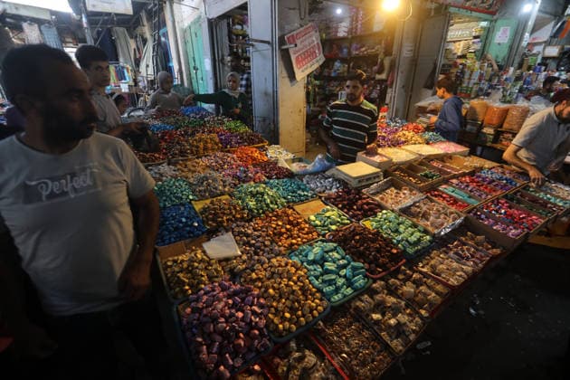 Palestinians walk through Gaza City market ahead of Eid al-Adha Palestinians walk through Omar al-Mukhtar market in Gaza City on May 25, 2026, ahead of Eid al-Adha, as vendors display goods on temporary roadside stalls. The market witnessed weak consumer demand and declining purchasing power amid worsening economic conditions caused by the ongoing war. Photo by Bilal Osama apaimages Gaza city Gaza Strip Palestinian Territory 250526_Gaza_BO_01(12) Copyright: xapaimagesxBilalxOsamax xapaimagesx