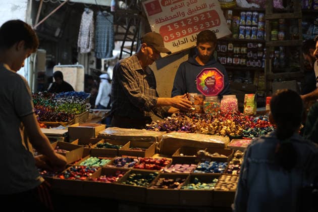 Palestinians walk through Gaza City market ahead of Eid al-Adha Palestinians walk through Omar al-Mukhtar market in Gaza City on May 25, 2026, ahead of Eid al-Adha, as vendors display goods on temporary roadside stalls. The market witnessed weak consumer demand and declining purchasing power amid worsening economic conditions caused by the ongoing war. Photo by Bilal Osama apaimages Gaza city Gaza Strip Palestinian Territory 250526_Gaza_BO_01(16) Copyright: xapaimagesxBilalxOsamax xapaimagesx