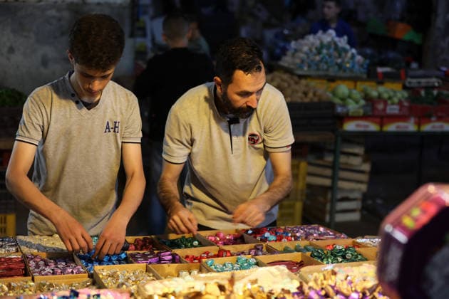 Palestinians walk through Gaza City market ahead of Eid al-Adha Palestinians walk through Omar al-Mukhtar market in Gaza City on May 25, 2026, ahead of Eid al-Adha, as vendors display goods on temporary roadside stalls. The market witnessed weak consumer demand and declining purchasing power amid worsening economic conditions caused by the ongoing war. Photo by Bilal Osama apaimages Gaza city Gaza Strip Palestinian Territory 250526_Gaza_BO_01(19) Copyright: xapaimagesxBilalxOsamax xapaimagesx