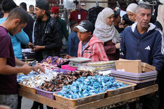 Palestinians walk through Gaza City market ahead of Eid al-Adha Palestinians walk through Omar al-Mukhtar market in Gaza City on May 25, 2026, ahead of Eid al-Adha, as vendors display goods on temporary roadside stalls. The market witnessed weak consumer demand and declining purchasing power amid worsening economic conditions caused by the ongoing war. Photo by Bilal Osama apaimages Gaza city Gaza Strip Palestinian Territory 250526_Gaza_BO_01(37) Copyright: xapaimagesxBilalxOsamax xapaimagesx