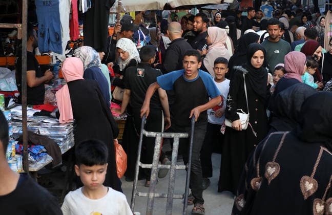Palestinians walk through Gaza City market ahead of Eid al-Adha Palestinians walk through Omar al-Mukhtar market in Gaza City on May 25, 2026, ahead of Eid al-Adha, as vendors display goods on temporary roadside stalls. The market witnessed weak consumer demand and declining purchasing power amid worsening economic conditions caused by the ongoing war. Photo by Bilal Osama apaimages Gaza city Gaza Strip Palestinian Territory 250526_Gaza_BO_01(41) Copyright: xapaimagesxBilalxOsamax xapaimagesx