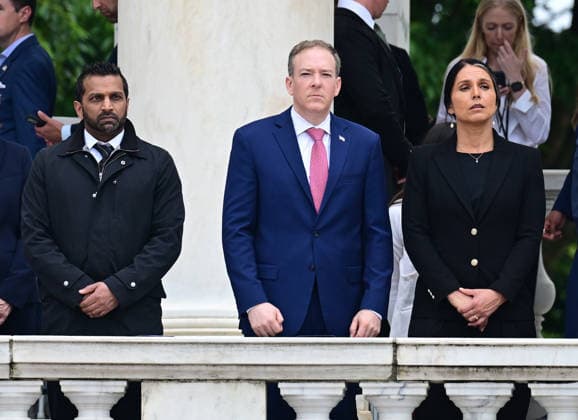 May 25, 2026, Arlington, Virginia, USA: From left to right: Kash Patel, Director, Federal Bureau of Investigation (FBI); Lee Zeldin, Director, United States Environmental Protection Agency (EPA); and Tulsi Gabbard, Director of National Intelligence (DNI) listen as United States President Donald J Trump delivers remarks in the Amphitheater after laying a wreath at the Tomb of the Unknowns at Arlington National Cemetery in Arlington, Virginia on Memorial Day, Monday, May 25, 2026 Arlington USA - ZUMAs152 20260525_faa_s152_048 Copyright: xKylexMazzax-xPoolxviaxCNPx