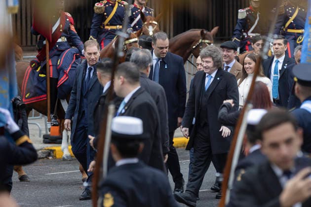 Argentina: President Javier Milei leads the Tedeum. President Javier Milei presides over the traditional Tedeum at the Metropolitan Cathedral. This religious ceremony celebrates the Revolution of May 25, 1810, a historic date marking the establishment of Argentina™s first national government. In the photo: Javier Milei, President of Argentina, arriving at the Cathedral. Buenos Aires Argentina Copyright: xImagoxImages EstebanxOsoriox _52A5355