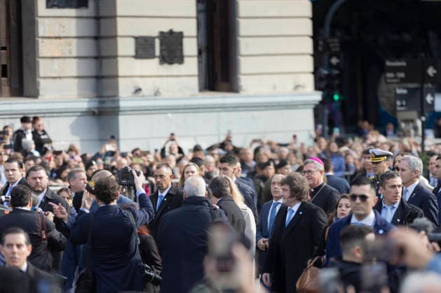 Argentina: President Javier Milei leads the Tedeum. President Javier Milei presides over the traditional Tedeum at the Metropolitan Cathedral. This religious ceremony celebrates the Revolution of May 25, 1810, a historic date marking the establishment of Argentina™s first national government. In the photo: President Javier Milei arriving at the Cabildo. Buenos Aires Argentina Copyright: xImagoxImages EstebanxOsoriox _52A6084