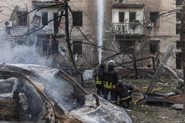 Russian attack on Ukraine s Kramatorsk KRAMATORSK, UKRAINE - MAY 25: Firefighters extinguish a fire following a Russian attack using KAB bombs in the centre of Kramatorsk, Ukraine, on May 25, 2026. Diego Herrera Carcedo Anadolu Kramatorsk Ukraine. Editorial use only. Please get in touch for any other usage.  Copyright: x2026xAnadoluxDiegoxHerreraxCarcedox