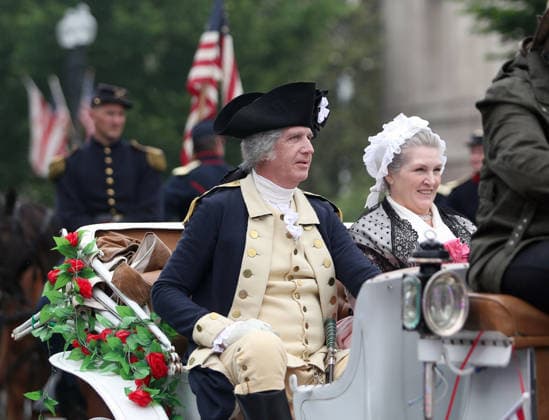 May 25, 2026, Washington, District Of Columbia, USA: Participants dressed as former first lady Martha Washington and former US President George Washington take part in the National Memorial Day Parade on Constitution Avenue in Washington, DC, USA, on May 25, 2026. The parade has been held annually since 2005, marking its 21st anniversary. Washington USA  - ZUMAs337 20260525_znp_s337_002 Copyright: xGentxShkullakux