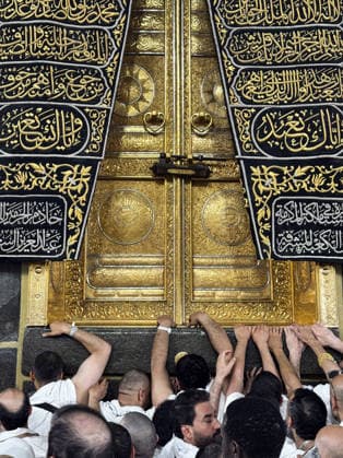 Muslim pilgrim candidates continue their acts of worship in Mecca MECCA, SAUDI ARABIA - MAY 25: Muslim pilgrims pray while touching the walls of the Kaaba after reaching the Haram al-Sharif (Masjid al-Haram) and perform tawaf and sa’i in ihram around the Kaaba as they make supplications in Mecca, Saudi Arabia, on May 25, 2026. Ali Atmaca Anadolu Mecca Saudi Arabia. Editorial use only. Please get in touch for any other usage.  Copyright: x2026xAnadoluxAlixAtmacax