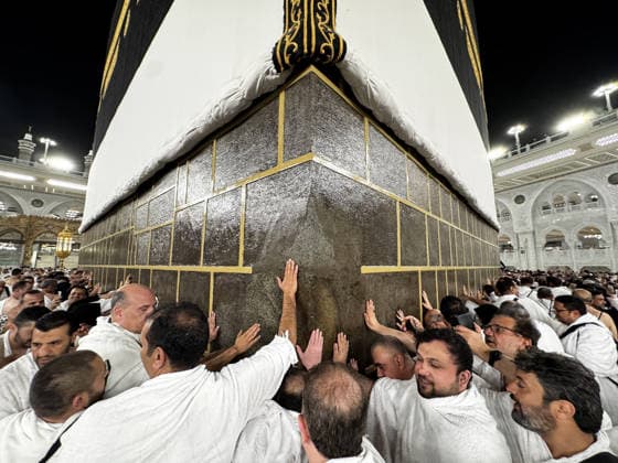 Muslim pilgrim candidates continue their acts of worship in Mecca MECCA, SAUDI ARABIA - MAY 25: Muslim pilgrims pray while touching the walls of the Kaaba after reaching the Haram al-Sharif (Masjid al-Haram) and perform tawaf and sa’i in ihram around the Kaaba as they make supplications in Mecca, Saudi Arabia, on May 25, 2026. Ali Atmaca Anadolu Mecca Saudi Arabia. Editorial use only. Please get in touch for any other usage.  Copyright: x2026xAnadoluxAlixAtmacax