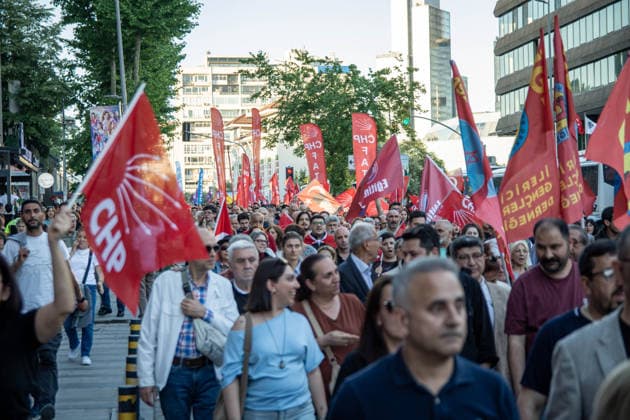 May 25, 2026, Istanbul, Istanbul, Turkey: Supporters of the Republican PeopleÃ¢â‚¬â ¢s Party (CHP), civil society organizations and citizens gathered in a sit-in protest in Sisli, Istanbul, Turkey, after a court decision appointed former CHP Chairman Kemal Kilicdaroglu in place of CHP Chairman Ozgur Ozel and following police intervention at the CHP Headquarters. Protesters gathered under the slogan Ã¢â‚¬oeWe are meeting in Istanbul to defend the will of the people and strengthen our struggle for democracy and justice,Ã¢â‚¬Â carrying banners and chanting slogans during the demonstration. The protest highlighted concerns over democracy, political representation and judicial intervention in politics. Istanbul Turkey - ZUMAt171 20260525_zip_t171_047 Copyright: xAbdullahxTepelix