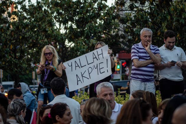 May 25, 2026, Istanbul, Istanbul, Turkey: Supporters of the Republican PeopleÃ¢â‚¬â ¢s Party (CHP), civil society organizations and citizens gathered in a sit-in protest in Sisli, Istanbul, Turkey, after a court decision appointed former CHP Chairman Kemal Kilicdaroglu in place of CHP Chairman Ozgur Ozel and following police intervention at the CHP Headquarters. Protesters gathered under the slogan Ã¢â‚¬oeWe are meeting in Istanbul to defend the will of the people and strengthen our struggle for democracy and justice,Ã¢â‚¬Â carrying banners and chanting slogans during the demonstration. The protest highlighted concerns over democracy, political representation and judicial intervention in politics. Istanbul Turkey - ZUMAt171 20260525_zip_t171_044 Copyright: xAbdullahxTepelix