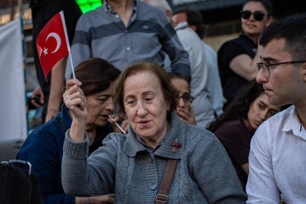 May 25, 2026, Istanbul, Istanbul, Turkey: Supporters of the Republican PeopleÃ¢â‚¬â ¢s Party (CHP), civil society organizations and citizens gathered in a sit-in protest in Sisli, Istanbul, Turkey, after a court decision appointed former CHP Chairman Kemal Kilicdaroglu in place of CHP Chairman Ozgur Ozel and following police intervention at the CHP Headquarters. Protesters gathered under the slogan Ã¢â‚¬oeWe are meeting in Istanbul to defend the will of the people and strengthen our struggle for democracy and justice,Ã¢â‚¬Â carrying banners and chanting slogans during the demonstration. The protest highlighted concerns over democracy, political representation and judicial intervention in politics. Istanbul Turkey - ZUMAt171 20260525_zip_t171_034 Copyright: xAbdullahxTepelix