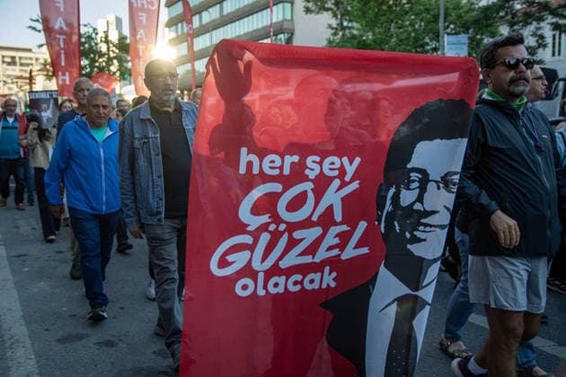 May 25, 2026, Istanbul, Istanbul, Turkey: Supporters of the Republican PeopleÃ¢â‚¬â ¢s Party (CHP), civil society organizations and citizens gathered in a sit-in protest in Sisli, Istanbul, Turkey, after a court decision appointed former CHP Chairman Kemal Kilicdaroglu in place of CHP Chairman Ozgur Ozel and following police intervention at the CHP Headquarters. Protesters gathered under the slogan Ã¢â‚¬oeWe are meeting in Istanbul to defend the will of the people and strengthen our struggle for democracy and justice,Ã¢â‚¬Â? carrying banners and chanting slogans during the demonstration. The protest highlighted concerns over democracy, political representation and judicial intervention in politics. Istanbul Turkey - ZUMAt171 20260525_zip_t171_035 Copyright: xAbdullahxTepelix