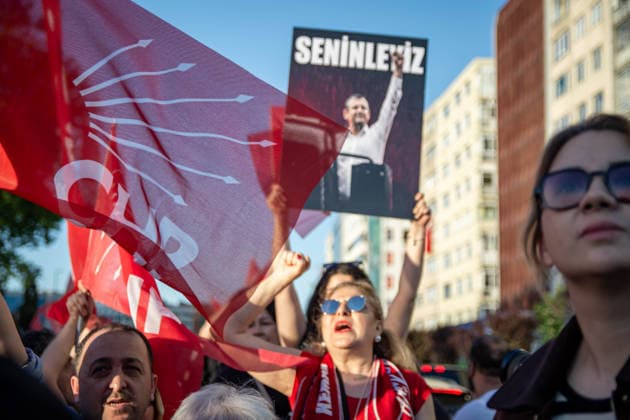 May 25, 2026, Istanbul, Istanbul, Turkey: Supporters of the Republican PeopleÃ¢â‚¬â ¢s Party (CHP), civil society organizations and citizens gathered in a sit-in protest in Sisli, Istanbul, Turkey, after a court decision appointed former CHP Chairman Kemal Kilicdaroglu in place of CHP Chairman Ozgur Ozel and following police intervention at the CHP Headquarters. Protesters gathered under the slogan Ã¢â‚¬oeWe are meeting in Istanbul to defend the will of the people and strengthen our struggle for democracy and justice,Ã¢â‚¬Â carrying banners and chanting slogans during the demonstration. The protest highlighted concerns over democracy, political representation and judicial intervention in politics. Istanbul Turkey - ZUMAt171 20260525_zip_t171_026 Copyright: xAbdullahxTepelix