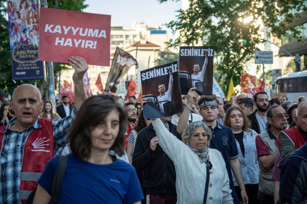 May 25, 2026, Istanbul, Istanbul, Turkey: Supporters of the Republican PeopleÃ¢â‚¬â ¢s Party (CHP), civil society organizations and citizens gathered in a sit-in protest in Sisli, Istanbul, Turkey, after a court decision appointed former CHP Chairman Kemal Kilicdaroglu in place of CHP Chairman Ozgur Ozel and following police intervention at the CHP Headquarters. Protesters gathered under the slogan Ã¢â‚¬oeWe are meeting in Istanbul to defend the will of the people and strengthen our struggle for democracy and justice,Ã¢â‚¬Â carrying banners and chanting slogans during the demonstration. The protest highlighted concerns over democracy, political representation and judicial intervention in politics. Istanbul Turkey - ZUMAt171 20260525_zip_t171_022 Copyright: xAbdullahxTepelix
