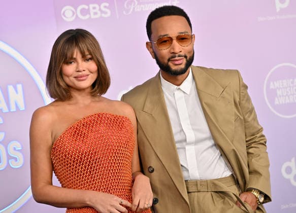 52nd American Music Awards Chrissy Teigen and John Legend arriving to the 52nd American Music Awards held at the MGM Grand Garden Arena on May 25, 2026 in Las Vegas, NV. Las Vegas MGM Grand Garden Arena Nevada USA Copyright: xLisaxOConnorx xAFF-USA.comx