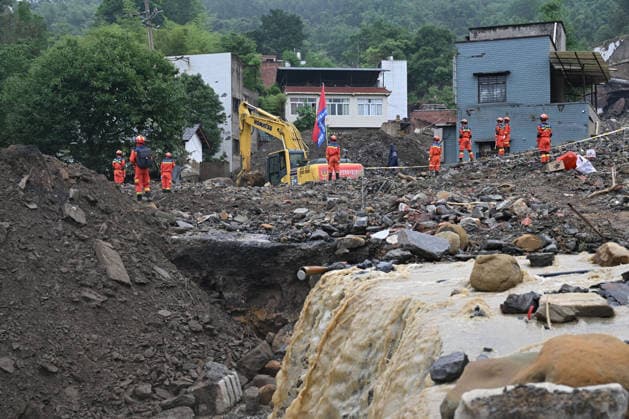 CHONGQING, CHINA - MAY 25: Rescuers carry out search and rescue work at the disaster-hit area after a heavy rainstorm hit Yongchuan District on May 25, 2026 in Chongqing, China. Record-breaking torrential rain battered Yongchuan District in southwest China s Chongqing Municipality from late May 23 to May 24, triggering flash floods, landslides and mudslides. Rescue operations are still underway as multiple towns and subdistricts suffered severe damage.  Copyright: xChinaxNewsxServicex 111643996232