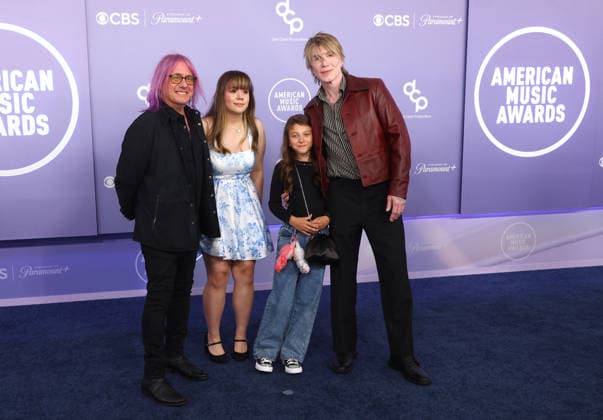 Robby Takac (L) and John Rzeznik (R) of Goo Goo Dolls and (Center L-R) Hana Takac and Liliana Rzeznik attend the 52nd annual American Music Awards at the MGM Grand Garden Arena in Las Vegas on Monday, May 25, 2026.  LAV20260525484 JAMESxATOA