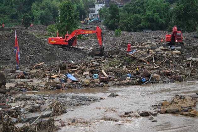 CHONGQING, CHINA - MAY 25: Rescuers carry out search and rescue work at the disaster-hit area after a heavy rainstorm hit Yongchuan District on May 25, 2026 in Chongqing, China. Record-breaking torrential rain battered Yongchuan District in southwest China s Chongqing Municipality from late May 23 to May 24, triggering flash floods, landslides and mudslides. Rescue operations are still underway as multiple towns and subdistricts suffered severe damage.  Copyright: xChinaxNewsxServicex 111644013052