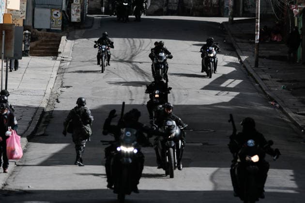 Protest held in La Paz calling for the resignation of Bolivian President Rodrigo Paz LA PAZ, BOLIVIA - MAY 25: Motorized police patrol the streets during clashes between police and protesters demanding the resignation of Bolivian President Rodrigo Paz in La Paz, Bolivia, on May 25, 2026. Jorge Mateo Romay Salinas Anadolu La Paz Bolivia. Editorial use only. Please get in touch for any other usage.  Copyright: x2026xAnadoluxJorgexMateoxRomayxSalinasx