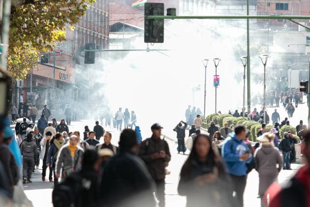 Protest held in La Paz calling for the resignation of Bolivian President Rodrigo Paz LA PAZ, BOLIVIA - MAY 25: People walk through a smoke screen left over from a firecracker after the clashes between police and protesters demanding the resignation of Bolivian President Rodrigo Paz in La Paz, Bolivia, on May 25, 2026. Jorge Mateo Romay Salinas Anadolu La Paz Bolivia. Editorial use only. Please get in touch for any other usage.  Copyright: x2026xAnadoluxJorgexMateoxRomayxSalinasx