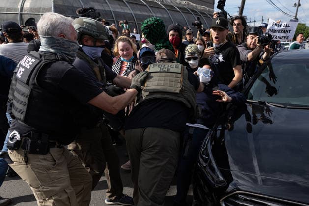 Protesters, ICE agents clash outside Newark detention center NEW JERSEY, UNITED STATES - MAY 25: Federal immigration officers clash with Protesters outside Delaney Hall in Newark, New Jersey, U.S., May 25, 2026. Mostafa Bassim Anadolu New Jersey United States. Editorial use only. Please get in touch for any other usage.  Copyright: x2026xAnadoluxMostafaxBassimx