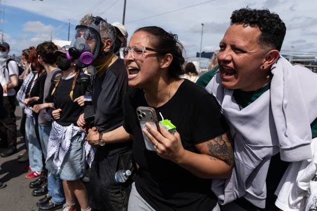 Protesters, ICE agents clash outside Newark detention center NEW JERSEY, UNITED STATES - MAY 25: Federal immigration officers clash with Protesters outside Delaney Hall in Newark, New Jersey, U.S., May 25, 2026. Mostafa Bassim Anadolu New Jersey United States. Editorial use only. Please get in touch for any other usage.  Copyright: x2026xAnadoluxMostafaxBassimx